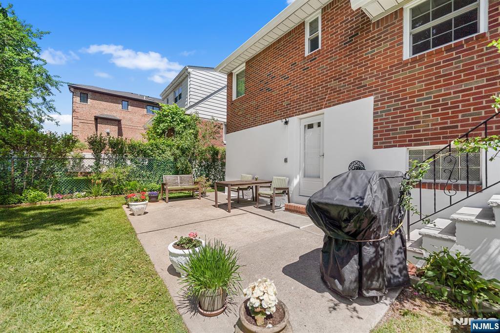 1095 Harvard Place — photo 44