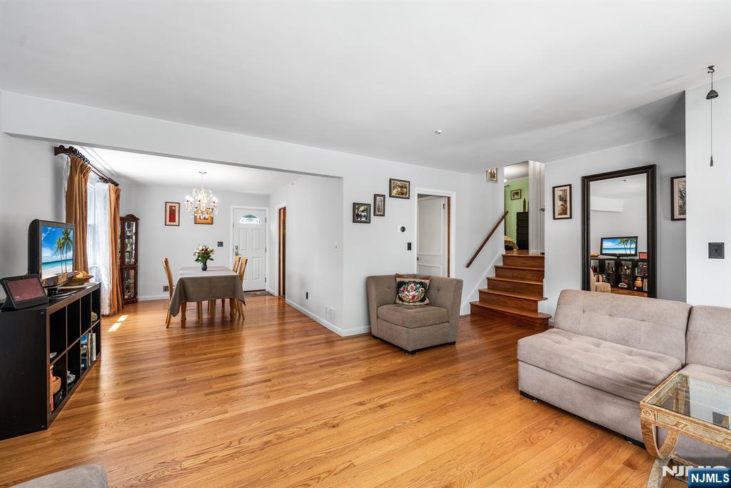 1095 Harvard Place — photo 9