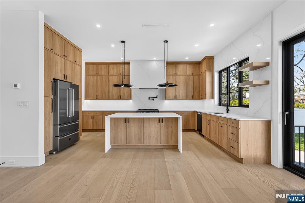 395 Hickory Avenue - Photo 3