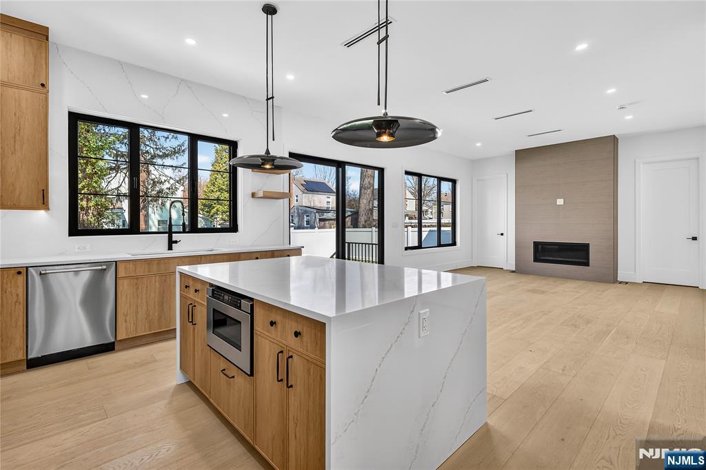 395 Hickory Avenue - Photo 5