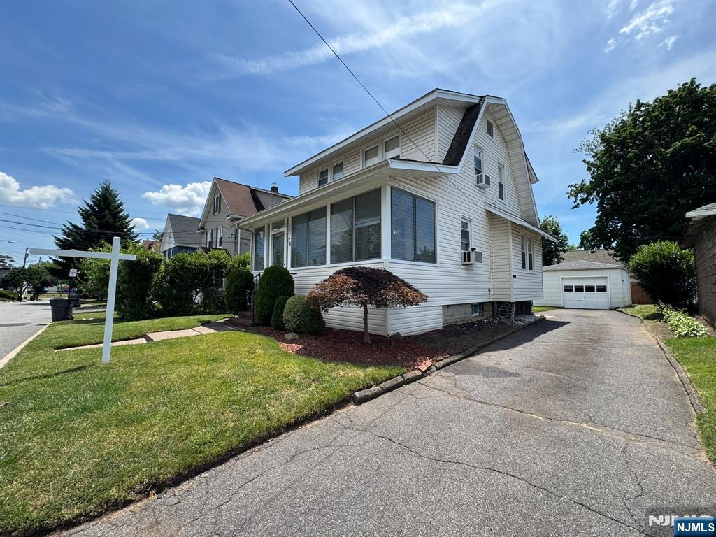 28 Van Houten Street - Photo 3