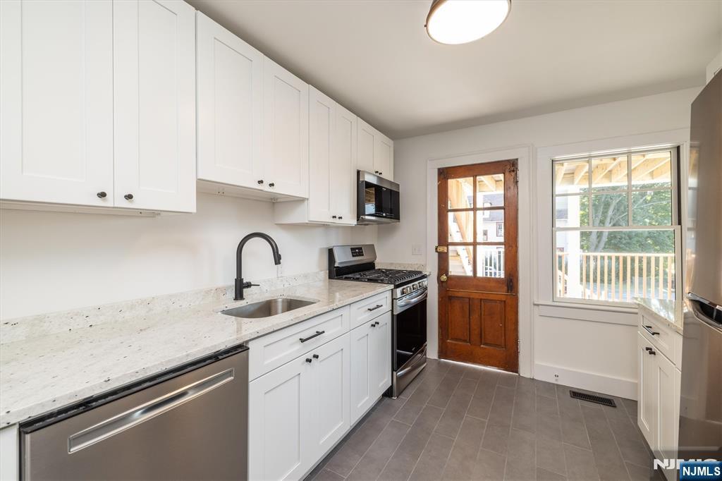 157-159 Forest Street 1 - Photo 2