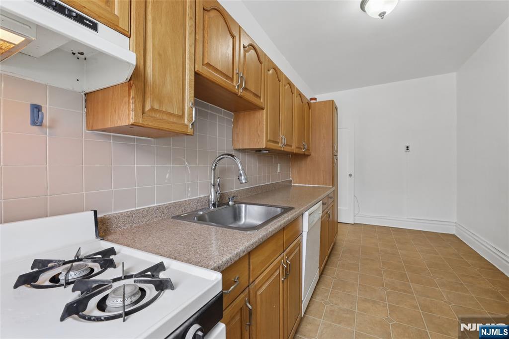 303 Hamilton Place #C2