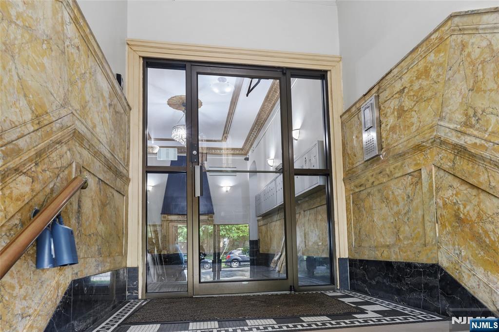 303 Hamilton Place #C2
