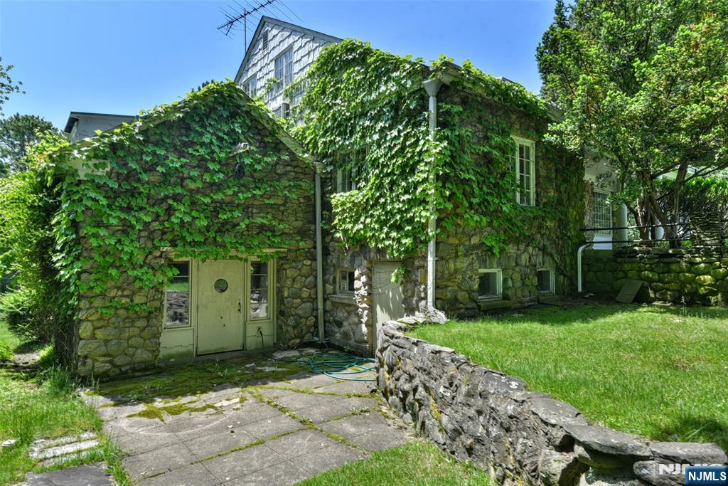 584 W Saddle River Road, Upper Saddle River, NJ 07458 Listing Photo  11