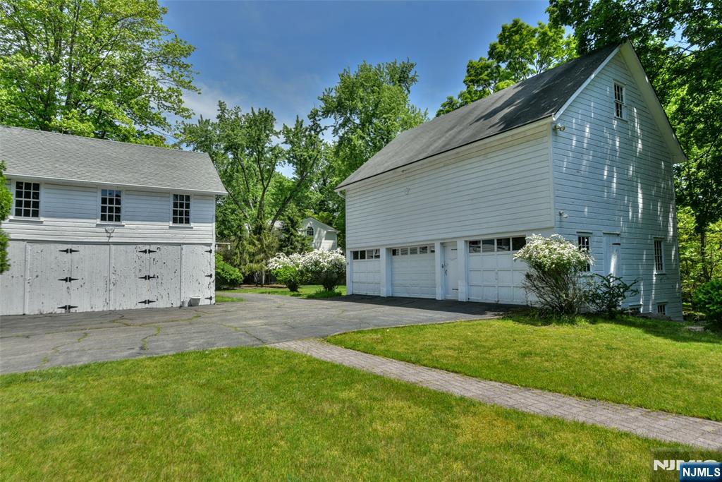 584 W Saddle River Road, Upper Saddle River, NJ 07458 Listing Photo  5