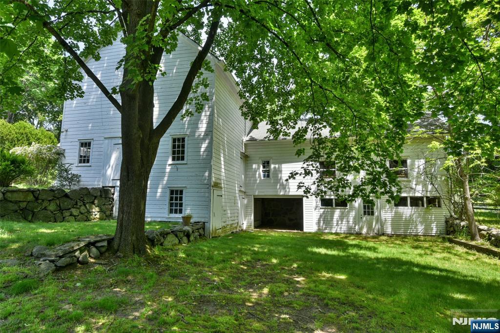 584 W Saddle River Road, Upper Saddle River, NJ 07458 Listing Photo  6