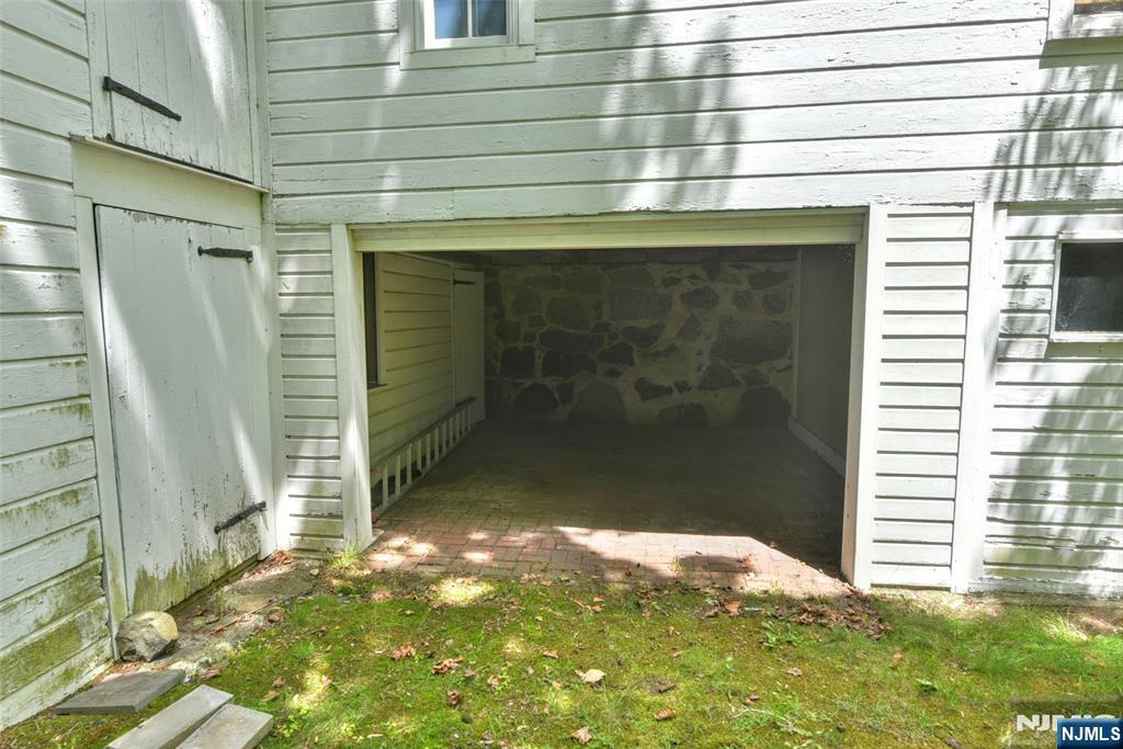 584 W Saddle River Road, Upper Saddle River, NJ 07458 Listing Photo  7