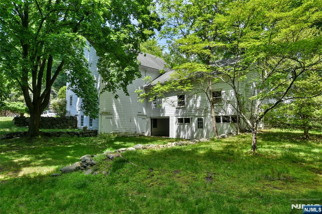 584 W Saddle River Road, Upper Saddle River, NJ 07458 Listing Photo  9