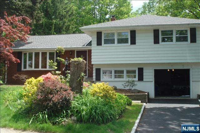 19 Vivian Lane - Photo 1