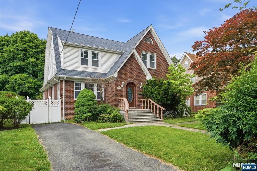 135 Rockwood Place - Photo 1