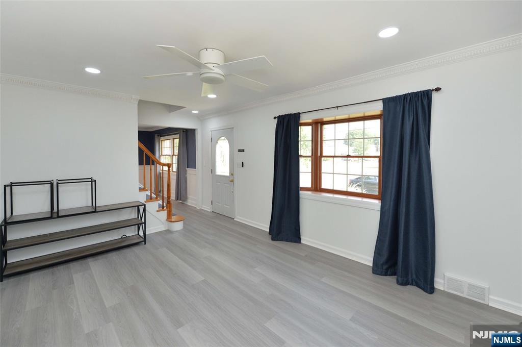 32-09 Heywood Avenue - Photo 3