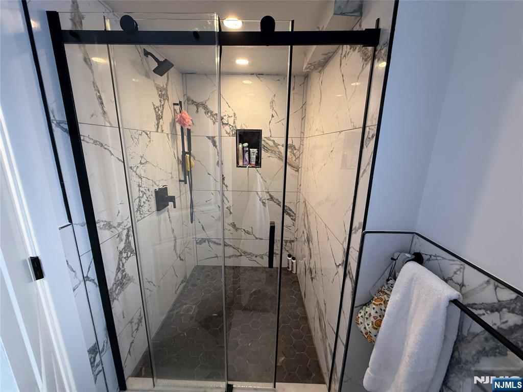 2357 Linwood Avenue — photo 21