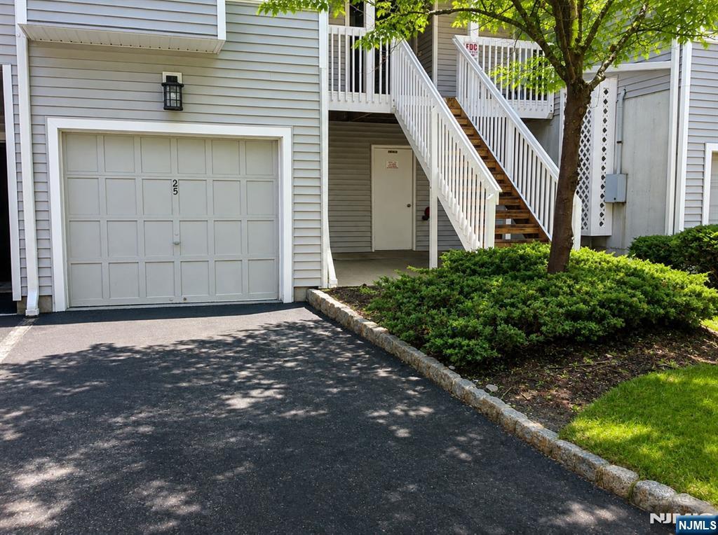 25 Markham Circle - Photo 1
