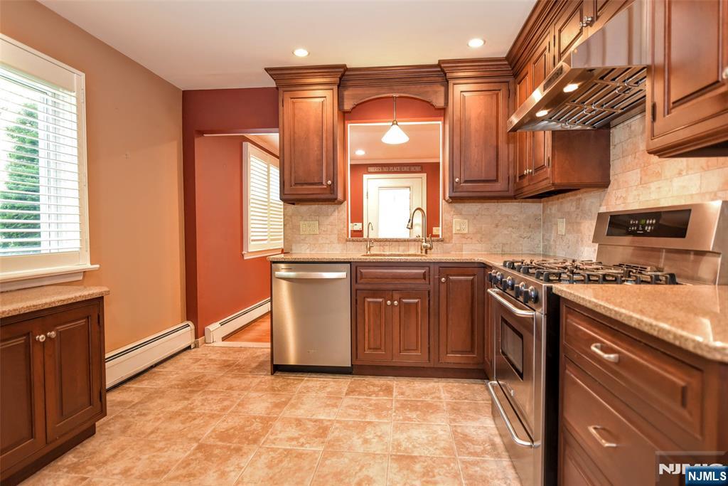 24 Maple, #First Floor, Waldwick, NJ 07463 Listing Photo  8