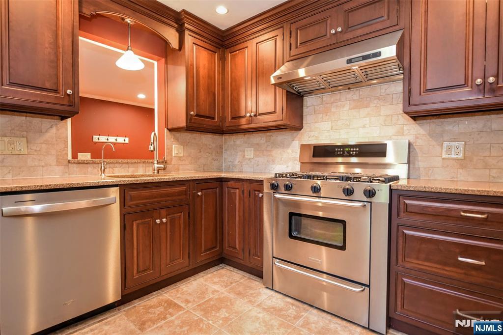 24 Maple, #First Floor, Waldwick, NJ 07463 Listing Photo  9