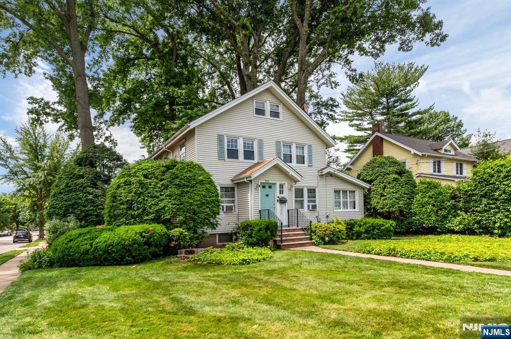 300 Van Buren Ave, Teaneck, NJ 07666