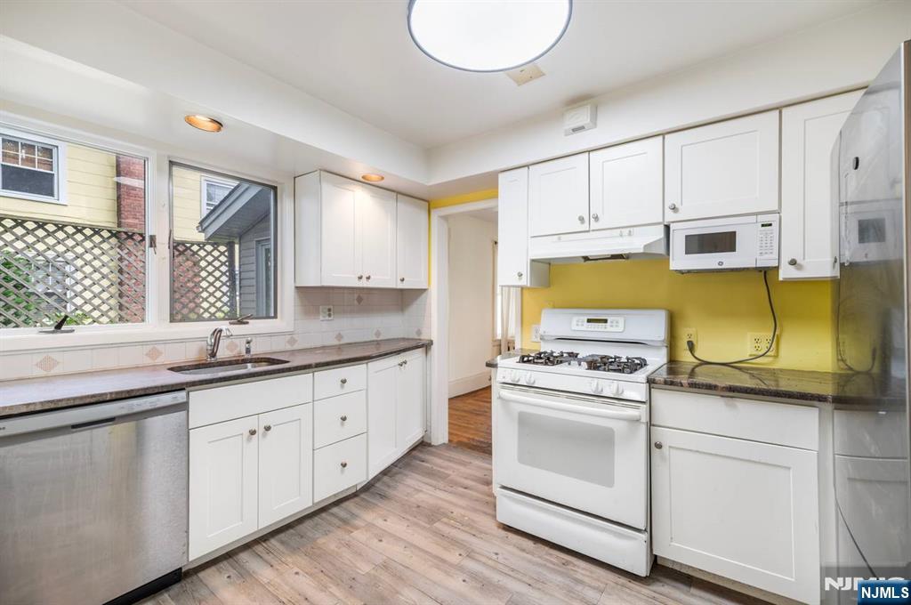 300 Van Buren Ave, Teaneck, NJ 07666