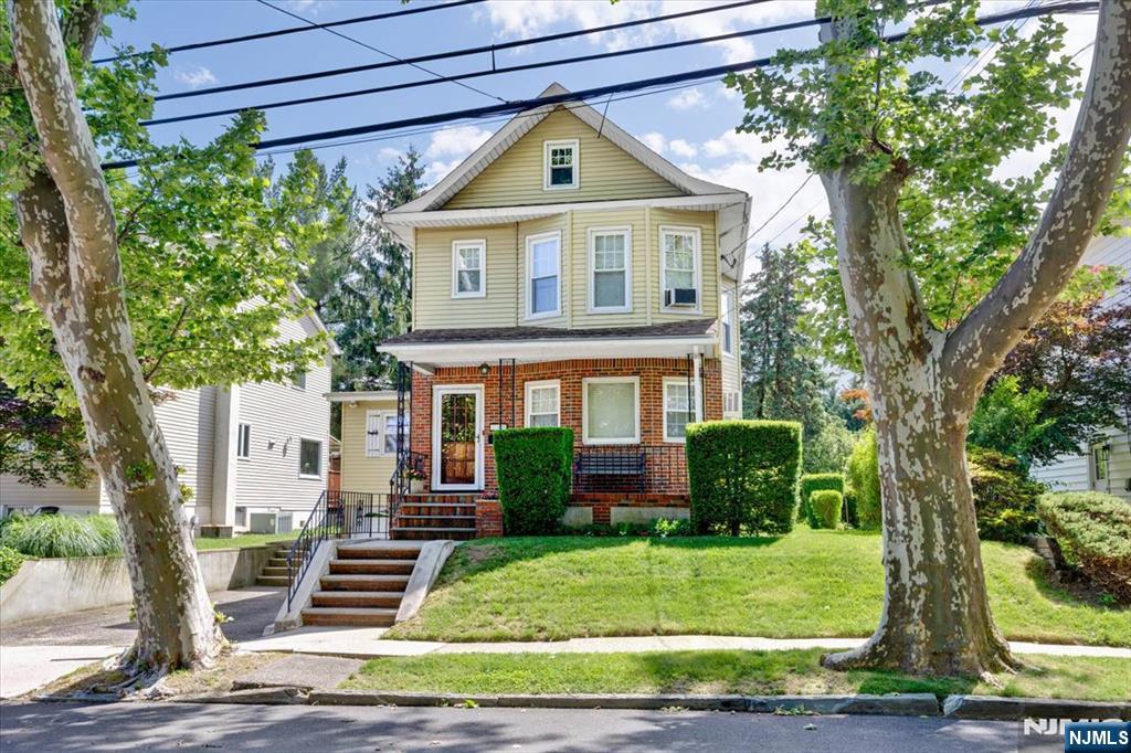 209 Washington Ave, Rutherford, NJ 07070