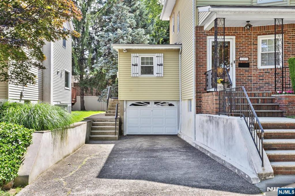 209 Washington Ave, Rutherford, NJ 07070