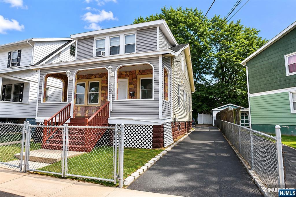 240-242 Sunset Avenue - Photo 2