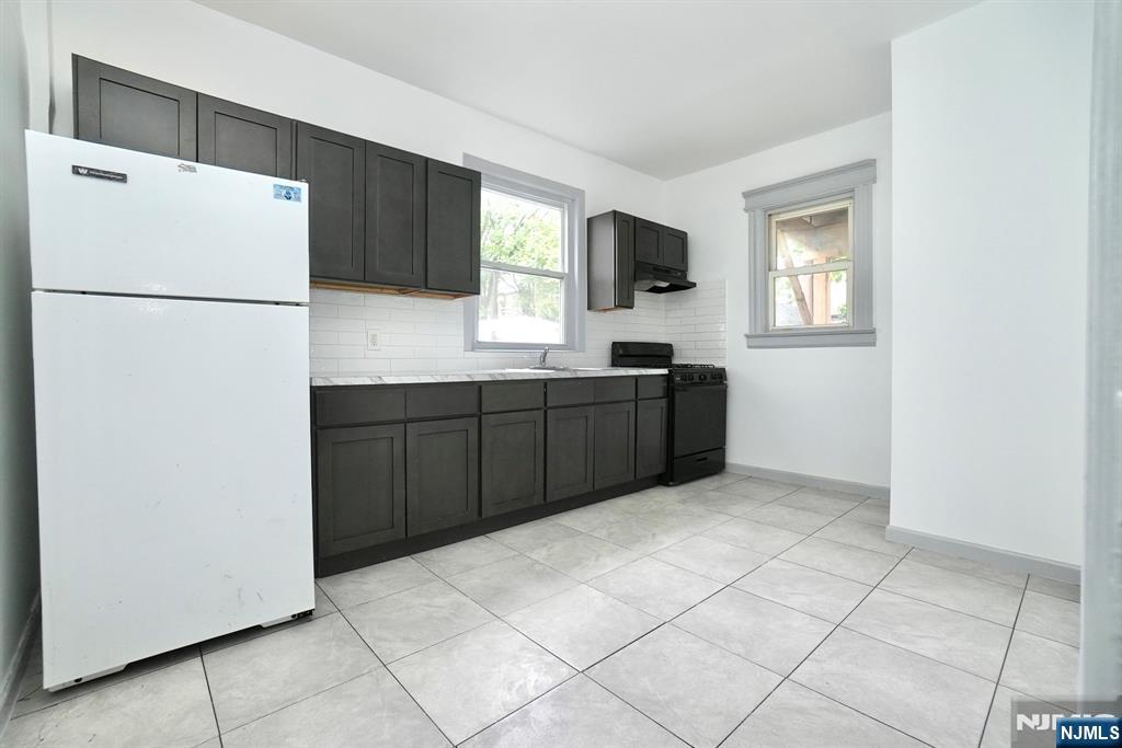 240-242 Sunset Avenue - Photo 3