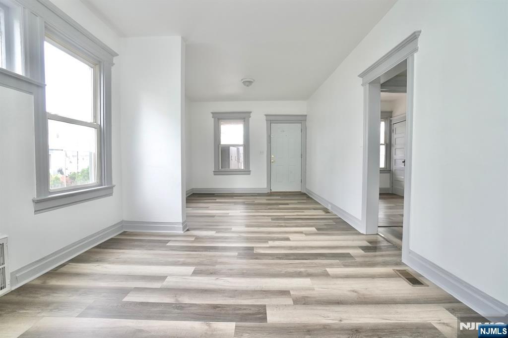240-242 Sunset Avenue - Photo 4
