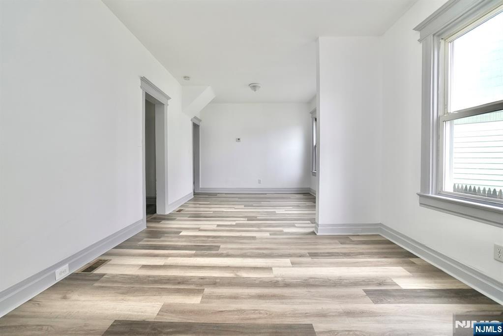 240-242 Sunset Avenue - Photo 5
