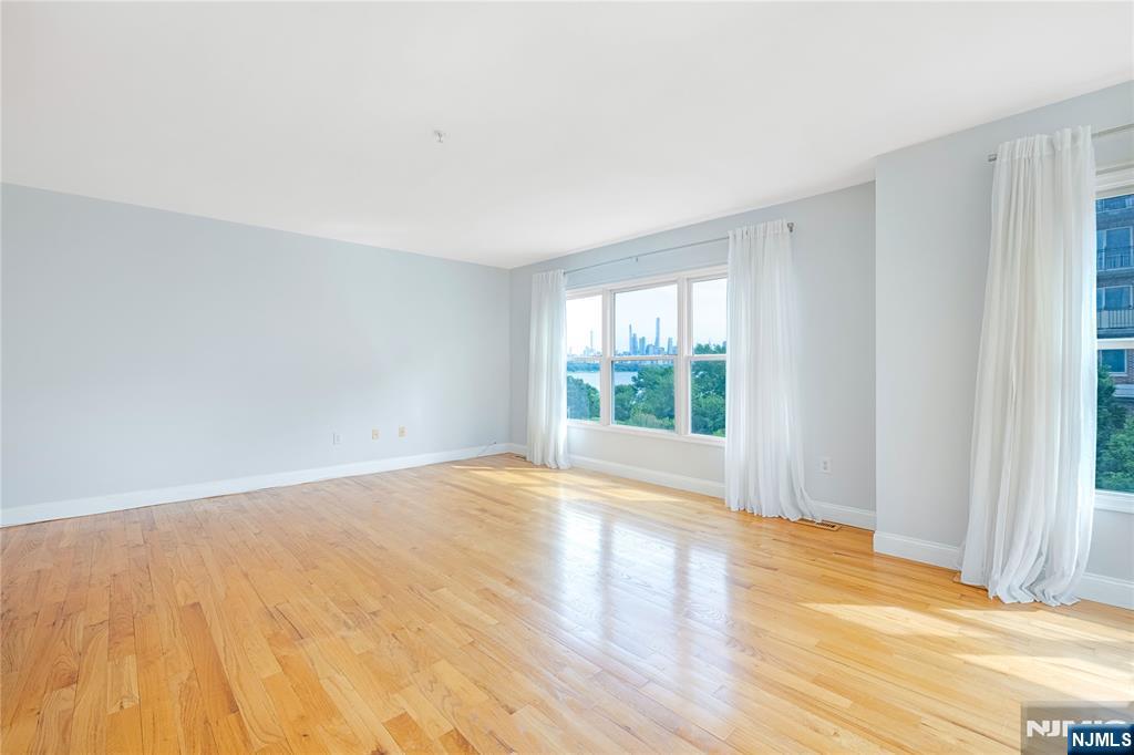 337 The Promenade 337 - Photo 4