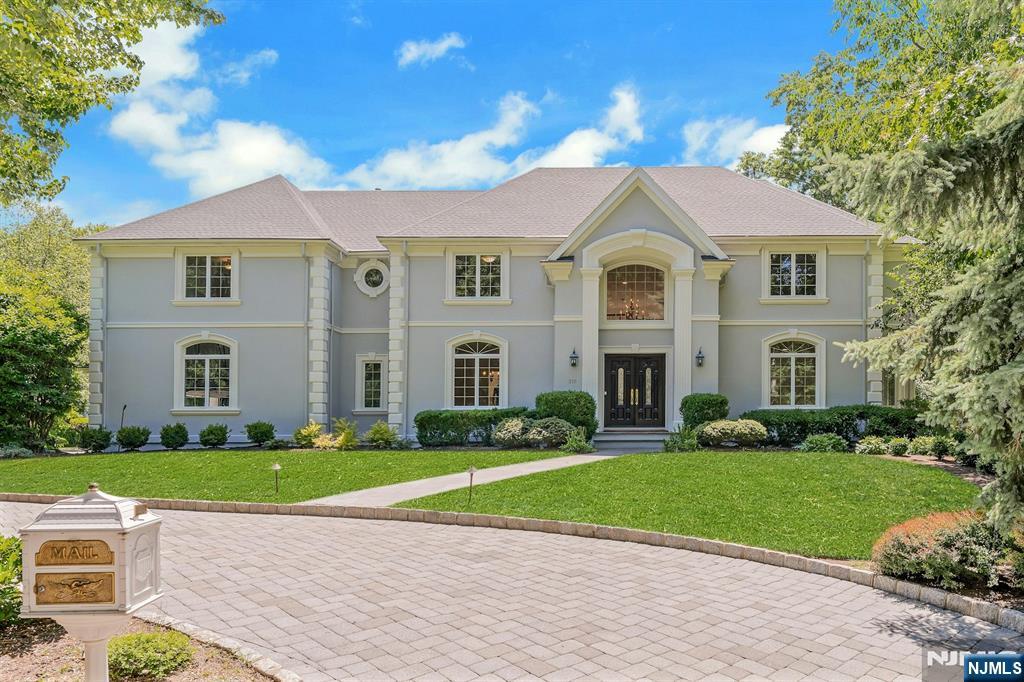 210 Woodmere Court