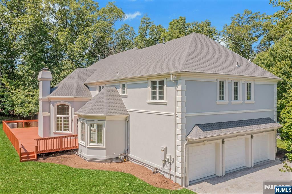 210 Woodmere Court