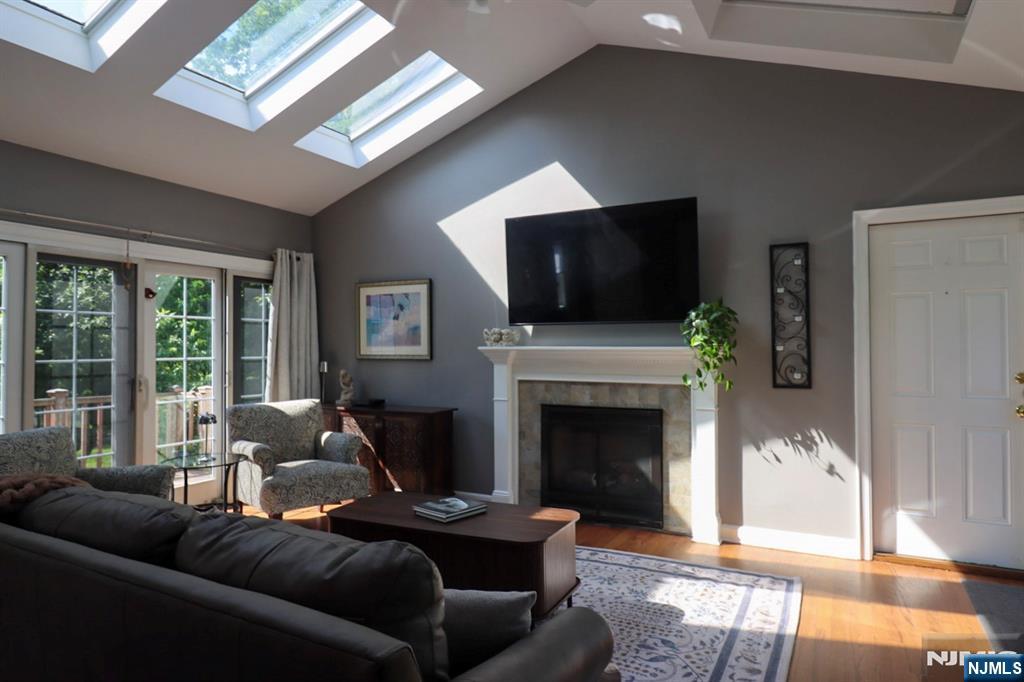 53-59 Bellevue Avenue — photo 9