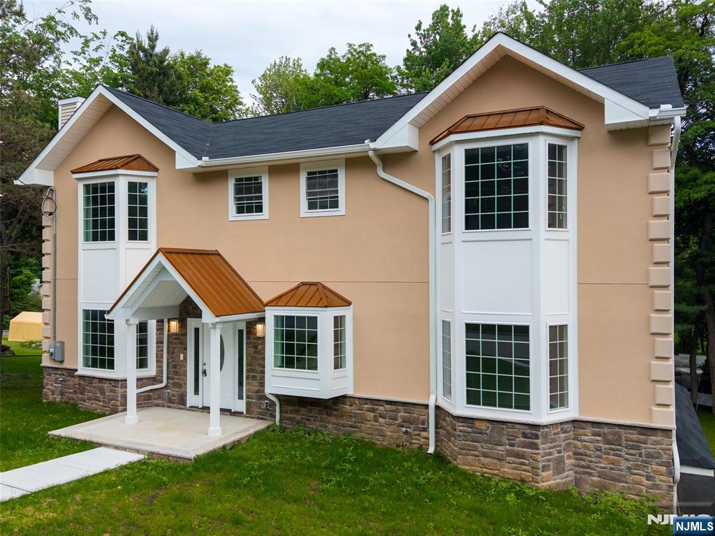 418 East Avenue - Photo 2
