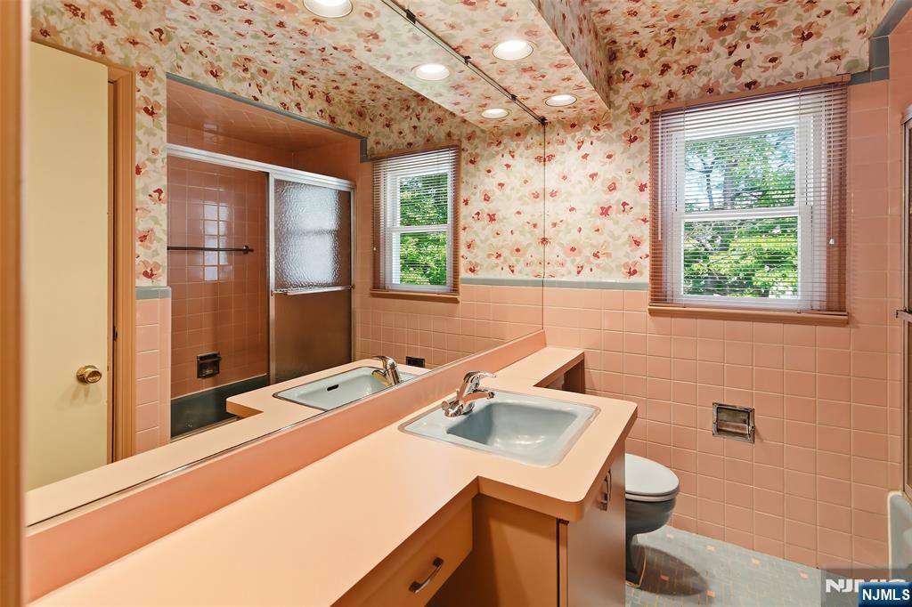 Full bath w/tub