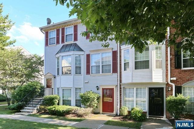 752 Pepperidge Road - Photo 1