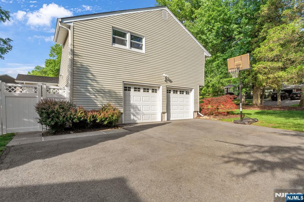 31 Monhegan Avenue - Photo 3