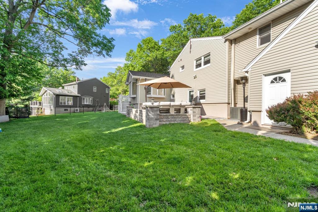 31 Monhegan Avenue - Photo 4