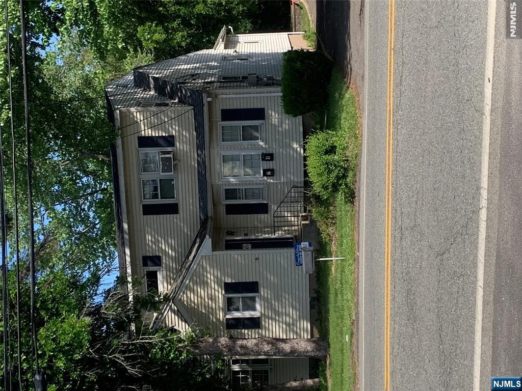 1147 Goffle Road - Photo 2