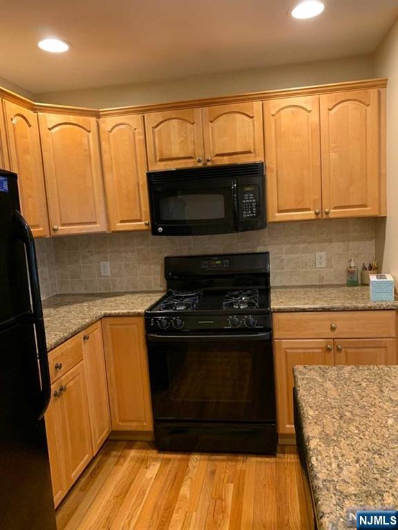 305 Central Park Place - Photo 4