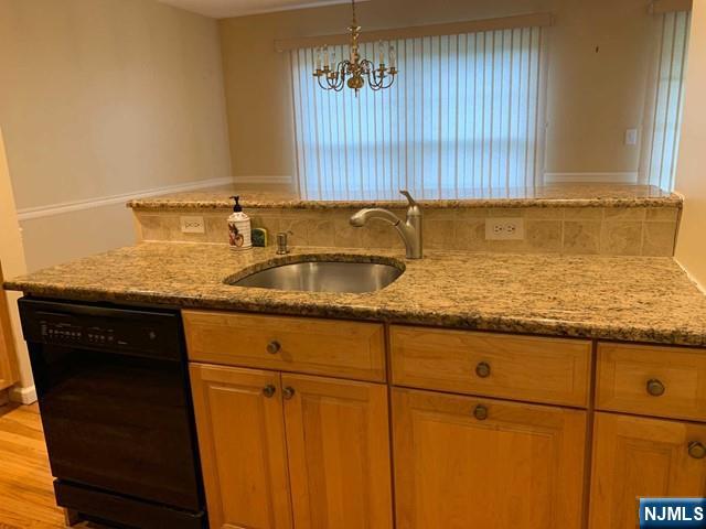 305 Central Park Place - Photo 5