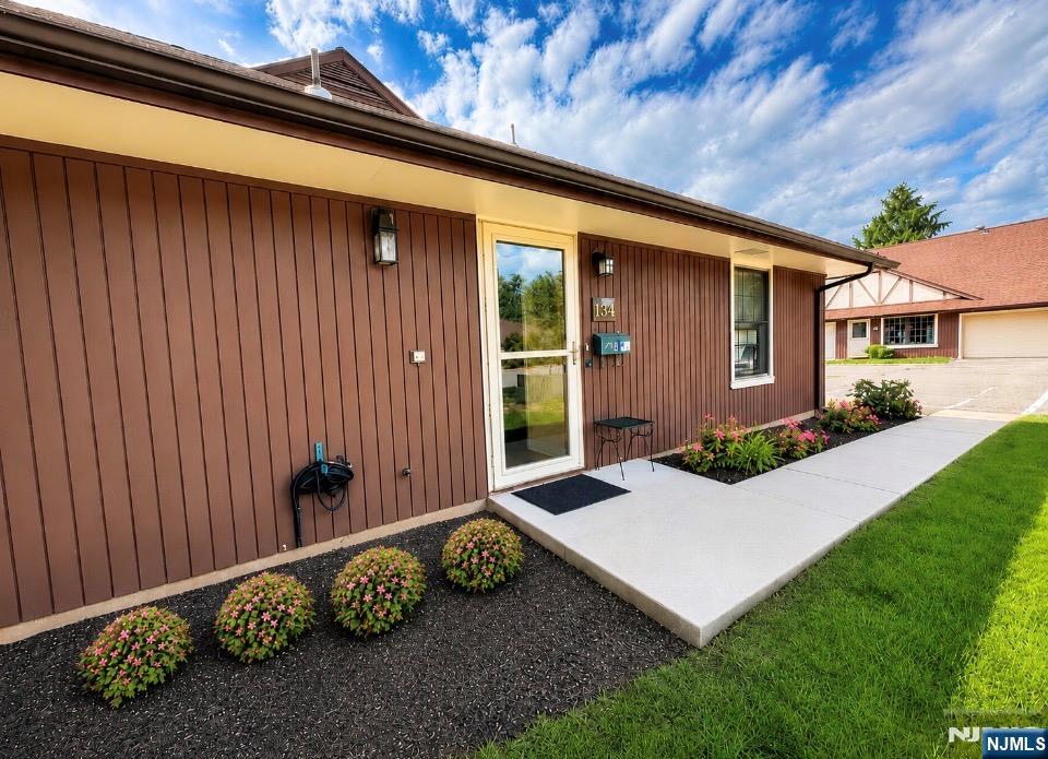 13-4 Tamaron Dr #13-4, Waldwick, NJ 07463
