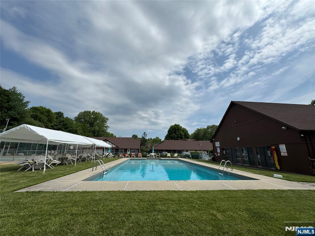 13-4 Tamaron Dr #13-4, Waldwick, NJ 07463