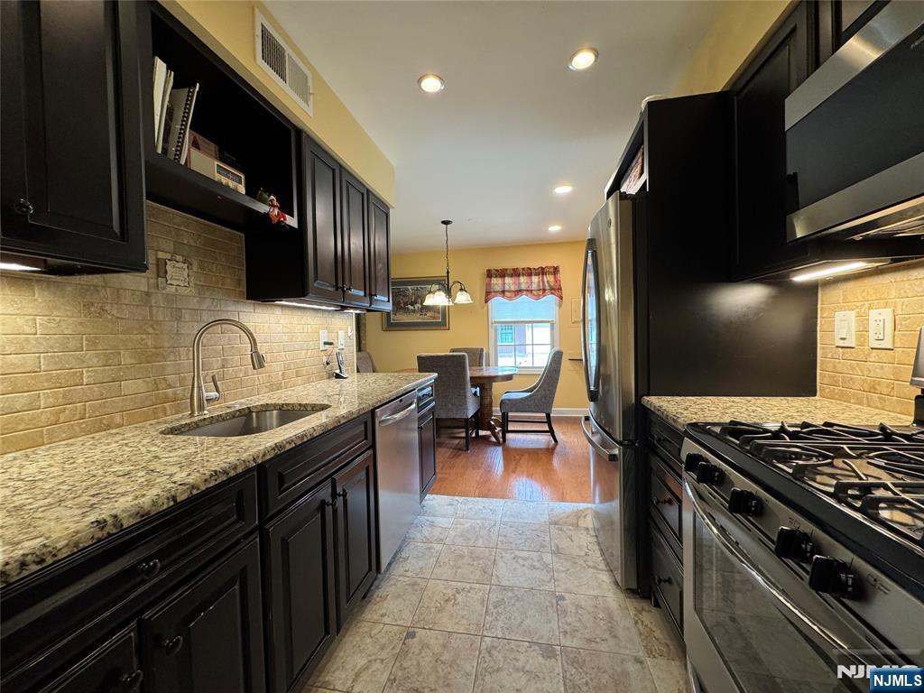 13-4 Tamaron Dr #13-4, Waldwick, NJ 07463