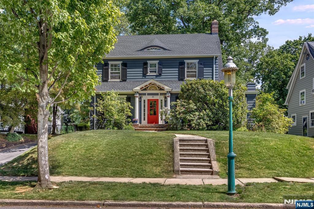 85 Hawthorne Avenue - Photo 1