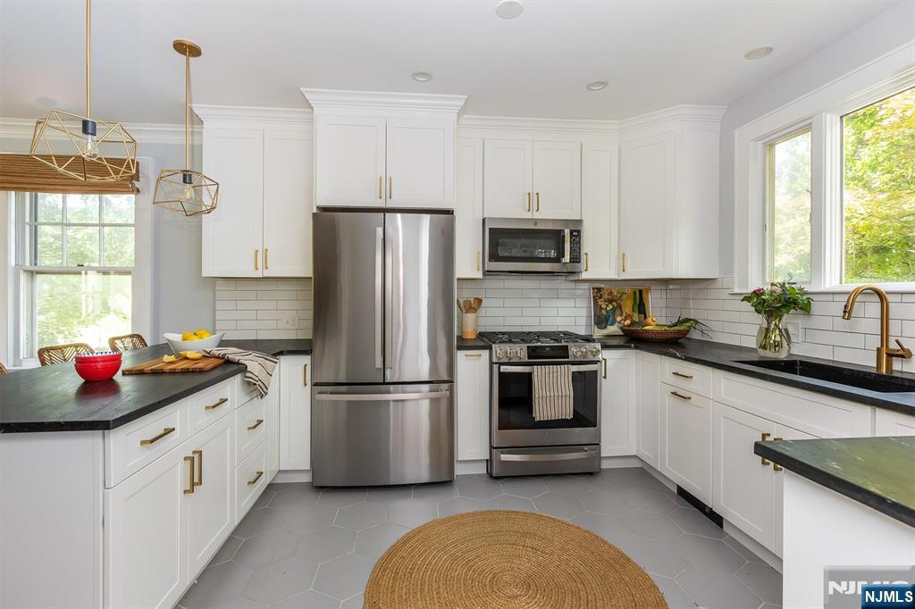 85 Hawthorne Avenue — photo 22