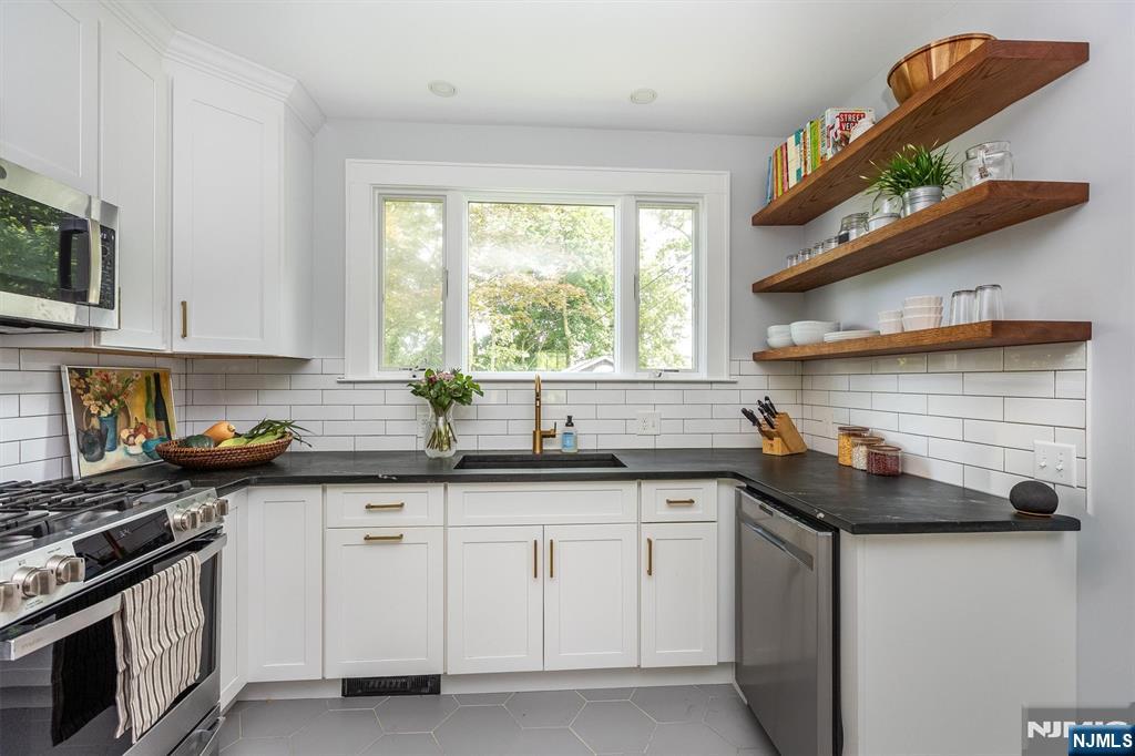 85 Hawthorne Avenue — photo 23