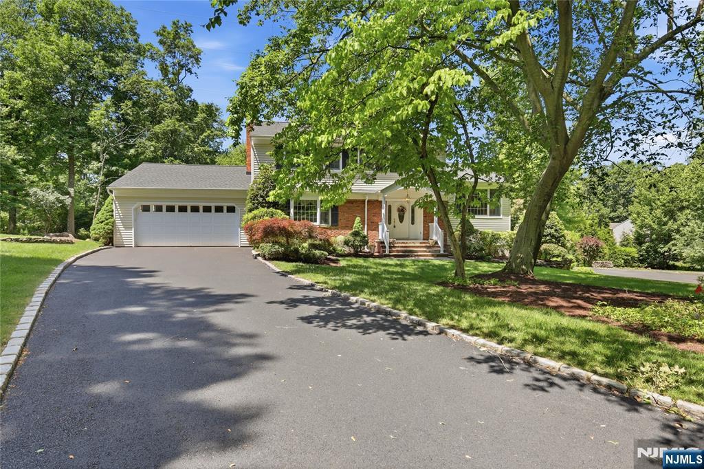20 Coachman Court — photo 2