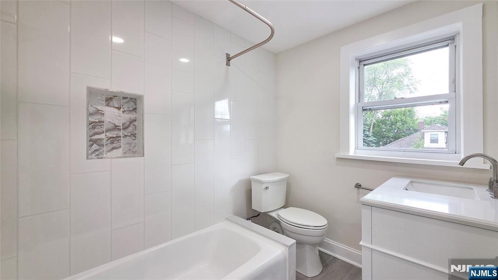2nd Floor Full Bath