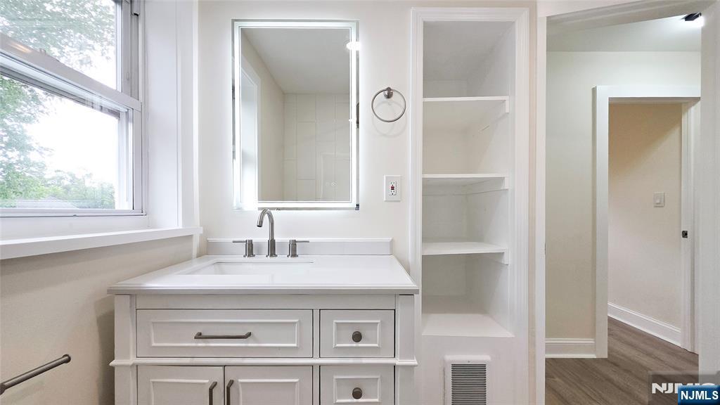 2nd Floor Full Bath