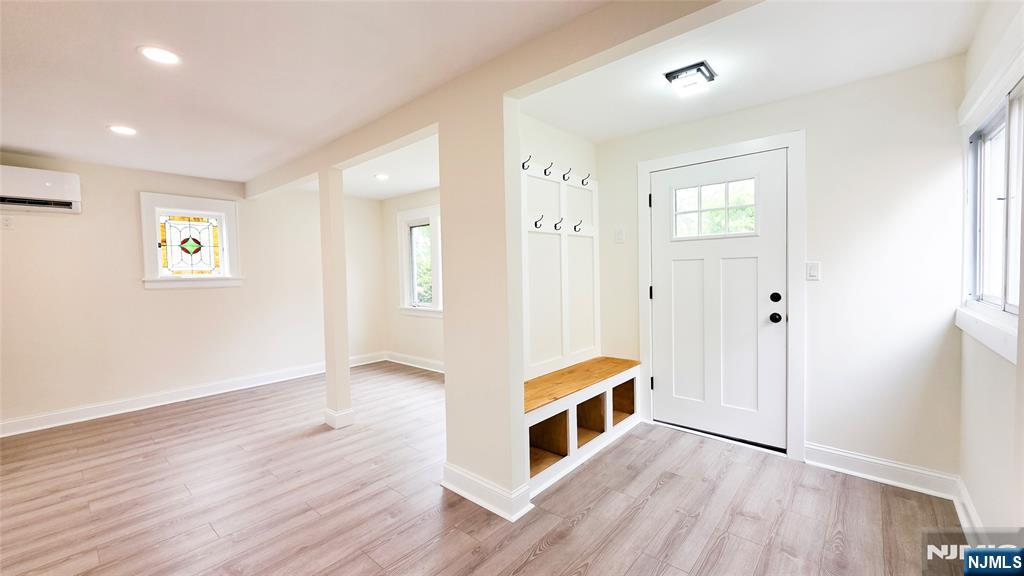 564 Maple Avenue - Photo 4